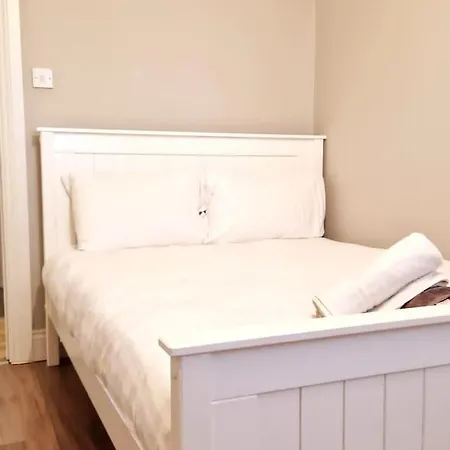 Your - Four Bed With Parking! غالواي