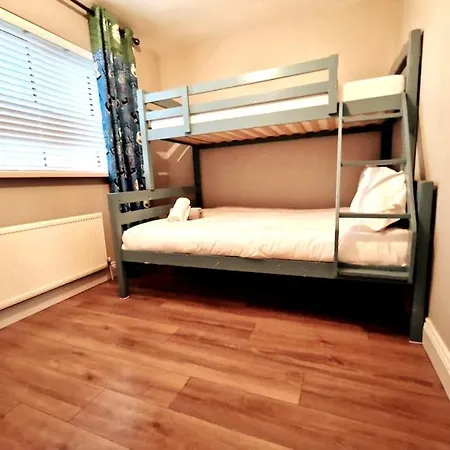 Apartament Your - Four Bed With Parking!